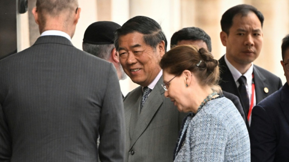 China y EEUU vuelven por segundo día a la ronda de negociaciones comerciales en Suecia