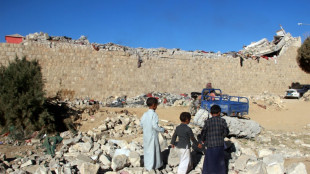 La coalición liderada por Arabia investiga el mortífero bombardeo de una prisión en Yemen