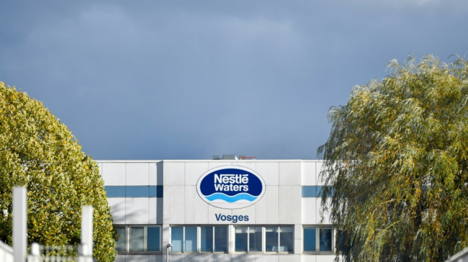 Des taux "incommensurables" de microplastiques retrouvés dans les eaux Contrex et Hépar, révèle Mediapart