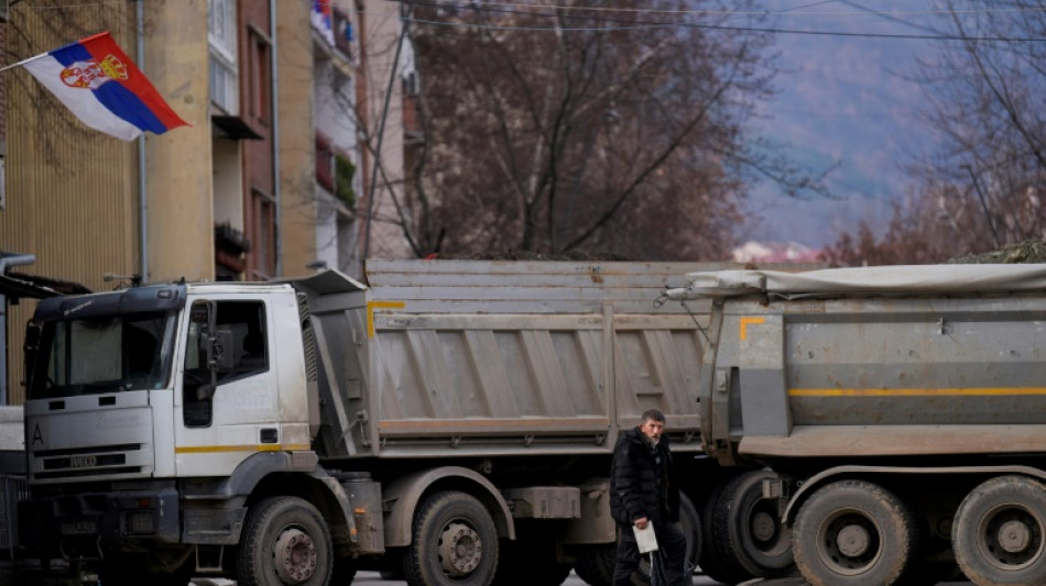 Les Serbes du Kosovo vont commencer &agrave; lever leurs barricades