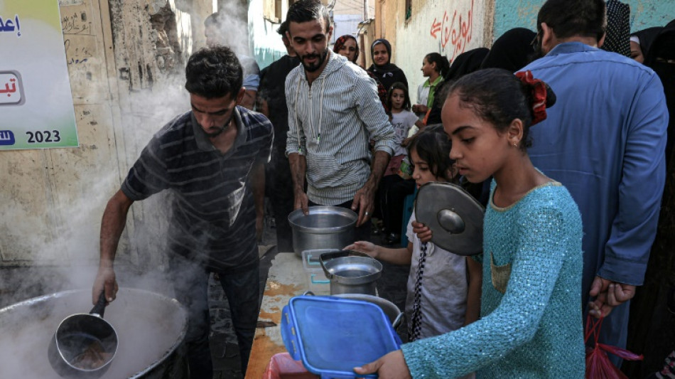 Miles de palestinos huyen de Ciudad de Gaza, donde Israel estrecha el "cerco" alrededor de Ham&aacute;s