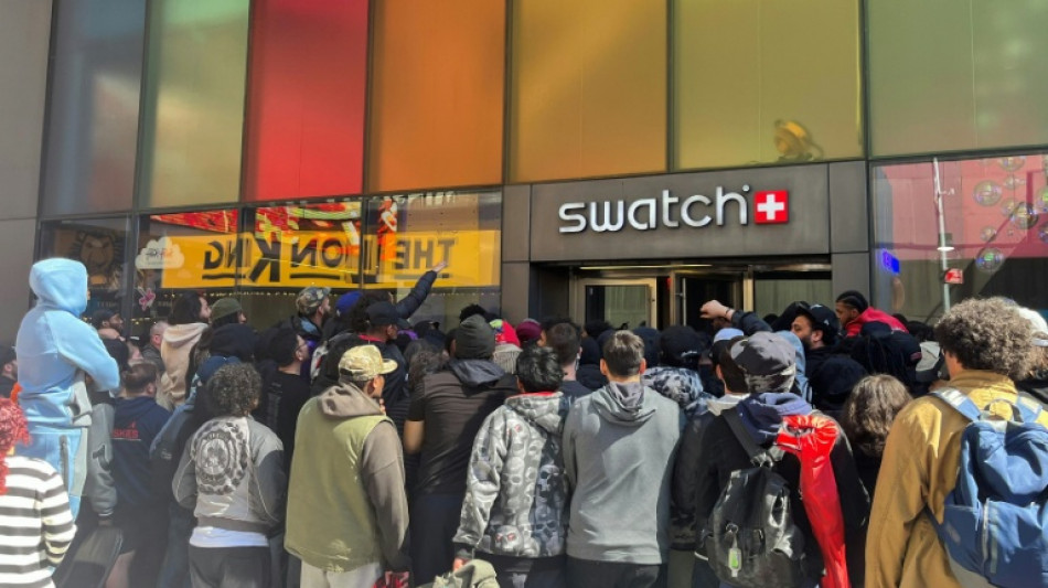 Swatch reconoce incidentes tras el caos durante el lanzamiento de su colaboraci&oacute;n con una marca de lujo