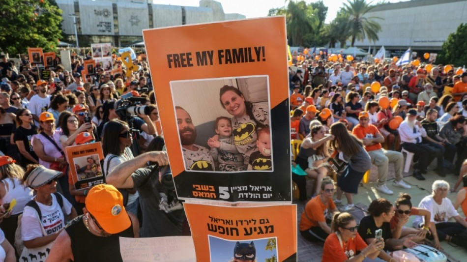 Milhares marcham em Tel Aviv pelo 5&ordm; anivers&aacute;rio de Ariel Bibas, crian&ccedil;a ref&eacute;m em Gaza