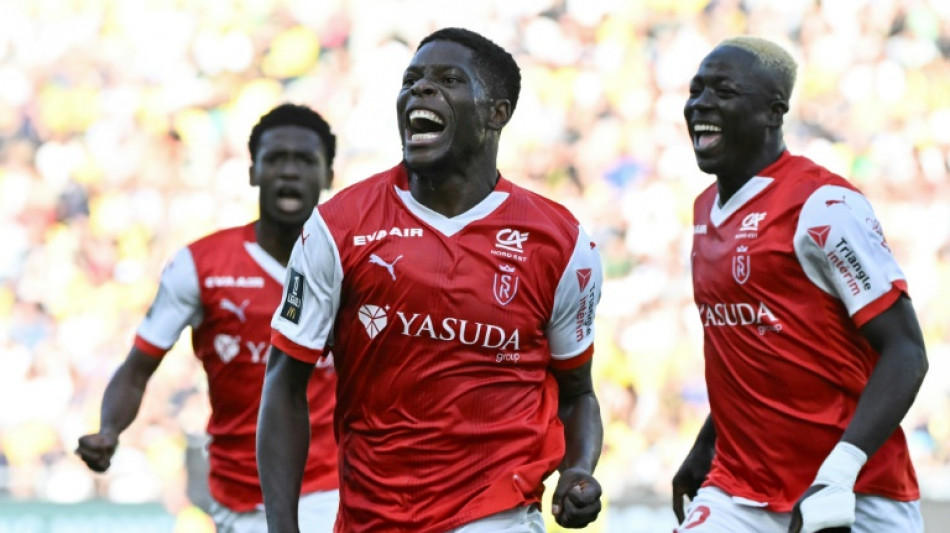 Nantes e Lens trope&ccedil;am e se afastam da briga pela lideran&ccedil;a no Franc&ecirc;s