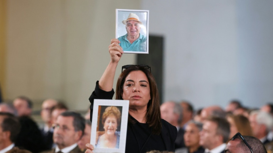 Emoción e insultos en el homenaje a las víctimas de las riadas de hace un año en España