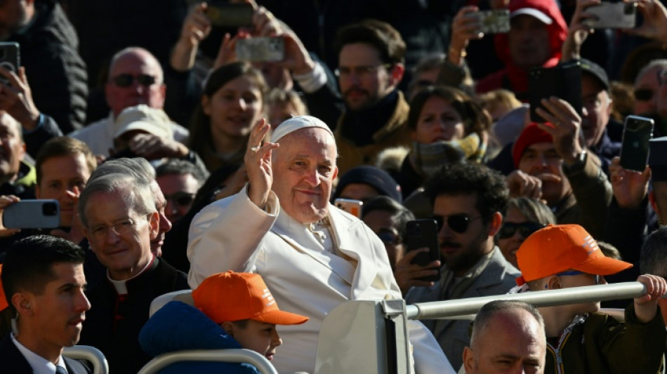 Le pape va mieux, a mang&eacute; "de la pizza" et doit quitter l'h&ocirc;pital samedi