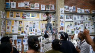 Mural de desaparecidos mant&eacute;m esperan&ccedil;a de fam&iacute;lias ap&oacute;s desastre no Nepal