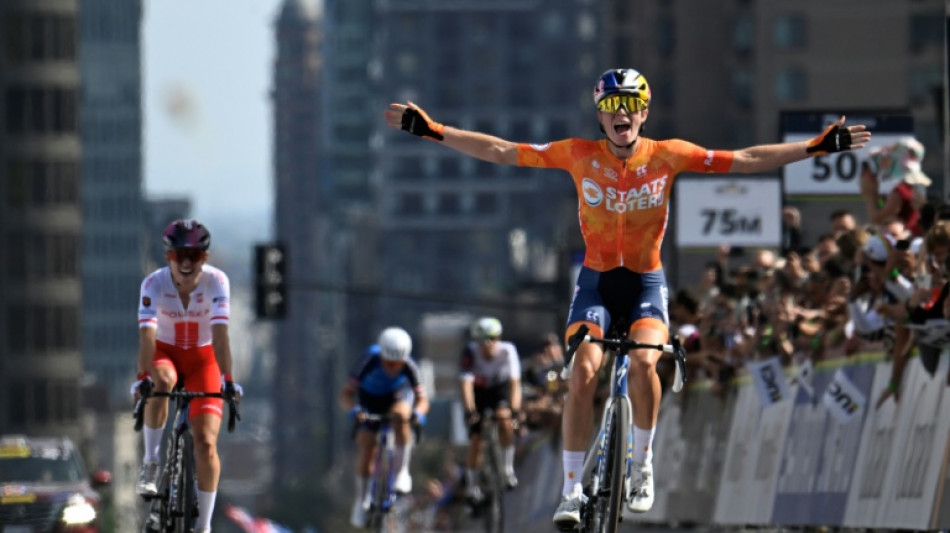 Gutsy Vollering wins cycling road race world title