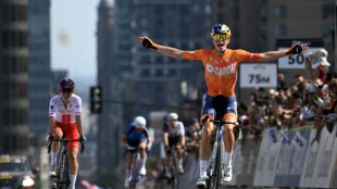 Gutsy Vollering wins cycling road race world title