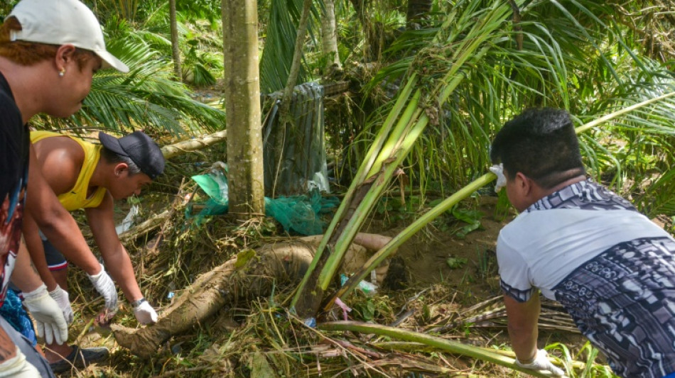 Sube a más de 90 el número de muertos en Filipinas por el tifón Kalmaegi