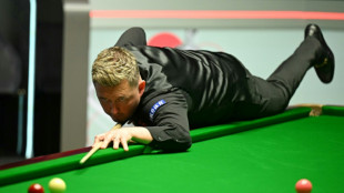 Wilson closes in on maiden World Snooker title