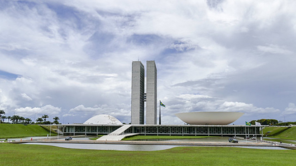 Brasile, approvata legge contro adultizzazione online dei minori