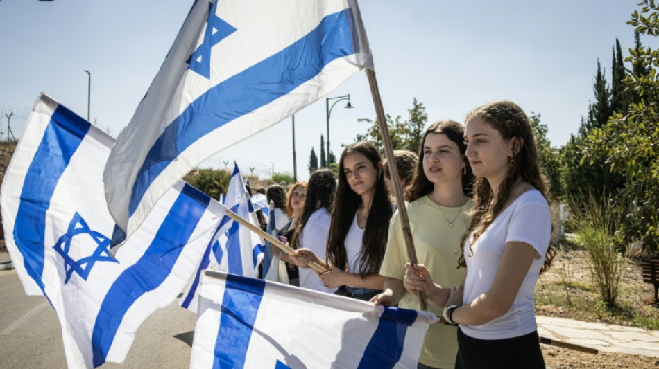 Após dois anos de incerteza, pais de soldado israelense o sepultam