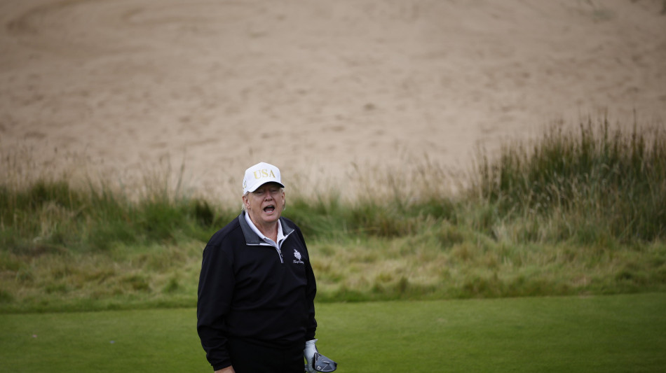 'Trump ha convocato i consiglieri di sicurezza al golf club per parlare di Iran'
