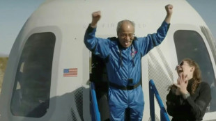 Blue Origin leva passageiros ao espaço, incluindo astronauta de mais de 90 anos
