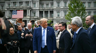 Sous l'oeil de Trump, les patrons de l'IA promettent de s'auto-r&eacute;guler 