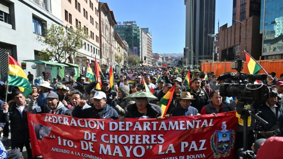 Milhares de motoristas protestam na Bolívia por escassez de combustíveis e dólares