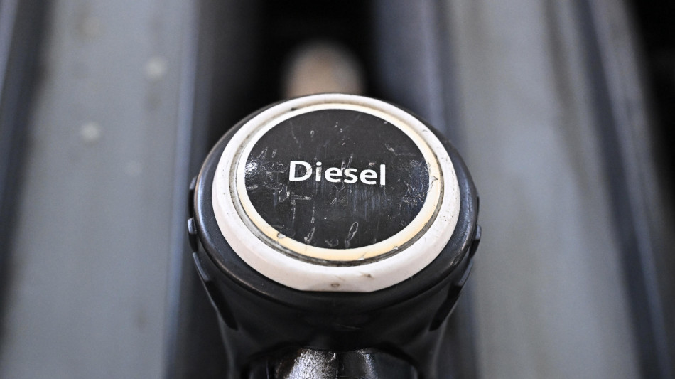 Allarme Codacons, gasolio sfiora 2,9 in autostrada; fino a 3,1 euro per il servito