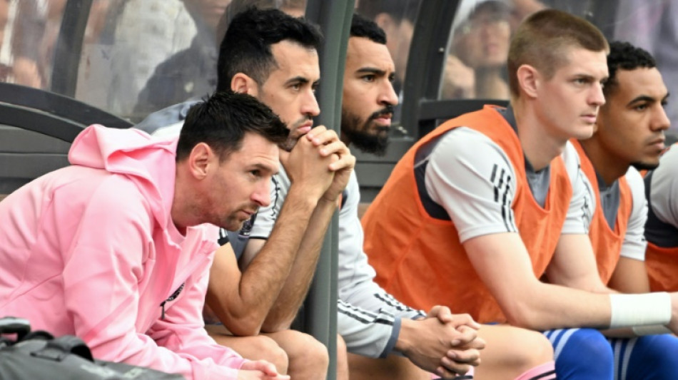 Foot: Messi et Beckham hu&eacute;s par le public &agrave; Hong Kong en raison du forfait de l'Argentin