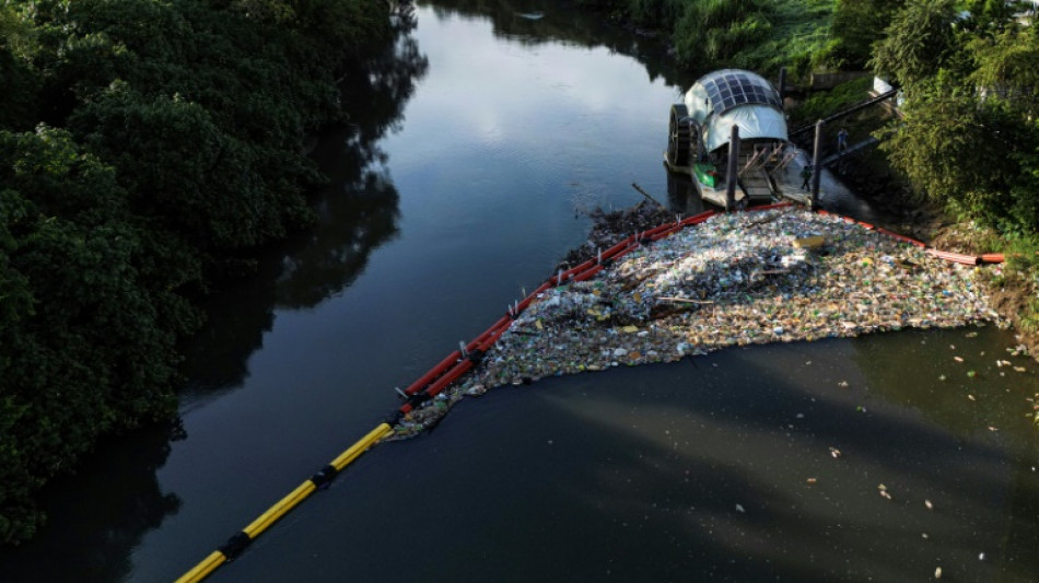 Wanda, la machine qui r&eacute;cup&egrave;re les d&eacute;chets flottants de Panama avant qu'ils ne gagnent l'oc&eacute;an