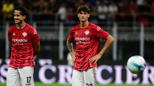 Cremonese bate Sassuolo em estreia de bisneto de Mussolini e lidera Italiano; Milan vence