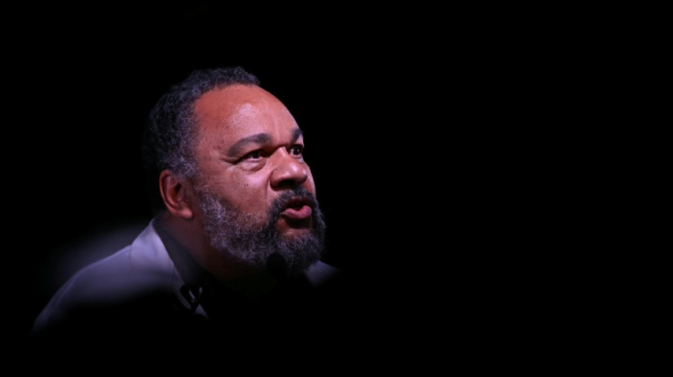 Apologie du terrorisme: Dieudonn&eacute; condamn&eacute; &agrave; six mois sous bracelet &eacute;lectronique