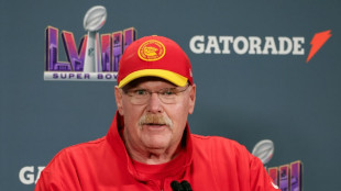 NFL Chiefs extend contracts for coach Reid, top execs