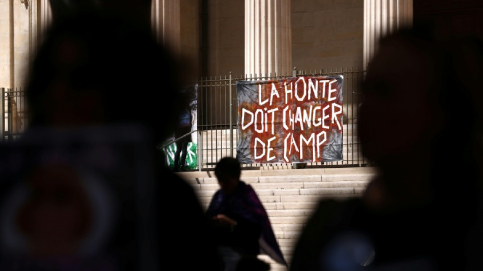 Homem admite ter drogado e estuprado ex-esposa durante anos no Reino Unido