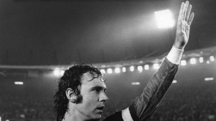 D&eacute;c&egrave;s de Beckenbauer: les Munichois bravent le froid en hommage &agrave; leur "Kaiser"