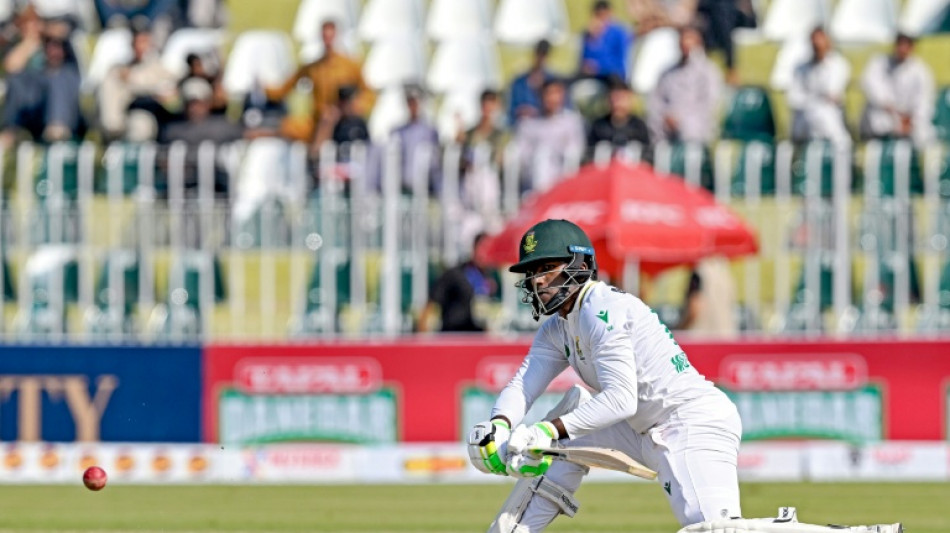 Muthusamy, Rabada take South Africa into 71-run lead over Pakistan