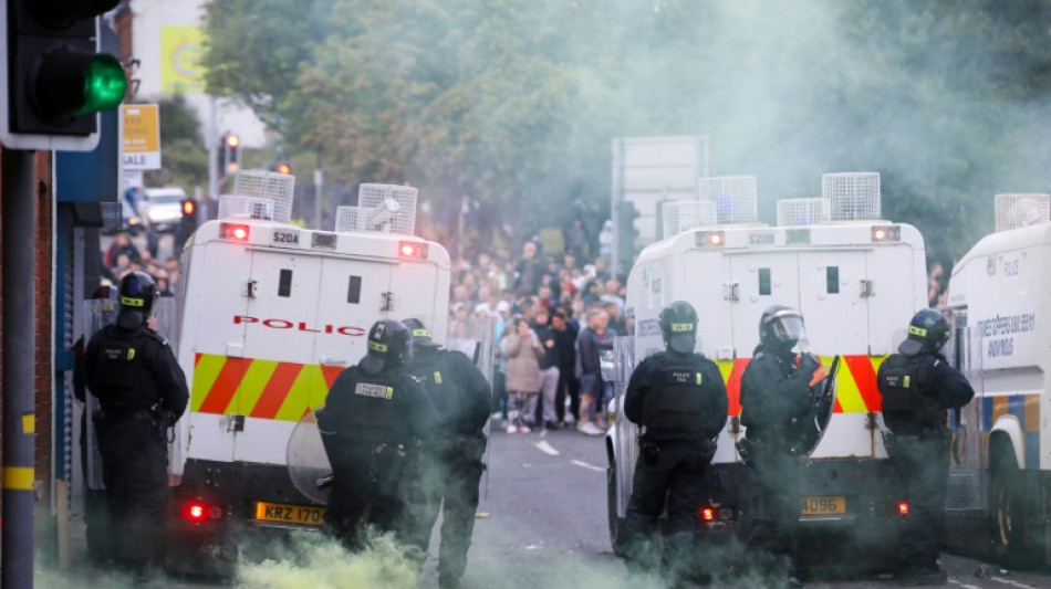 Al menos 15 detenidos en Irlanda del Norte por la violencia contra la inmigración