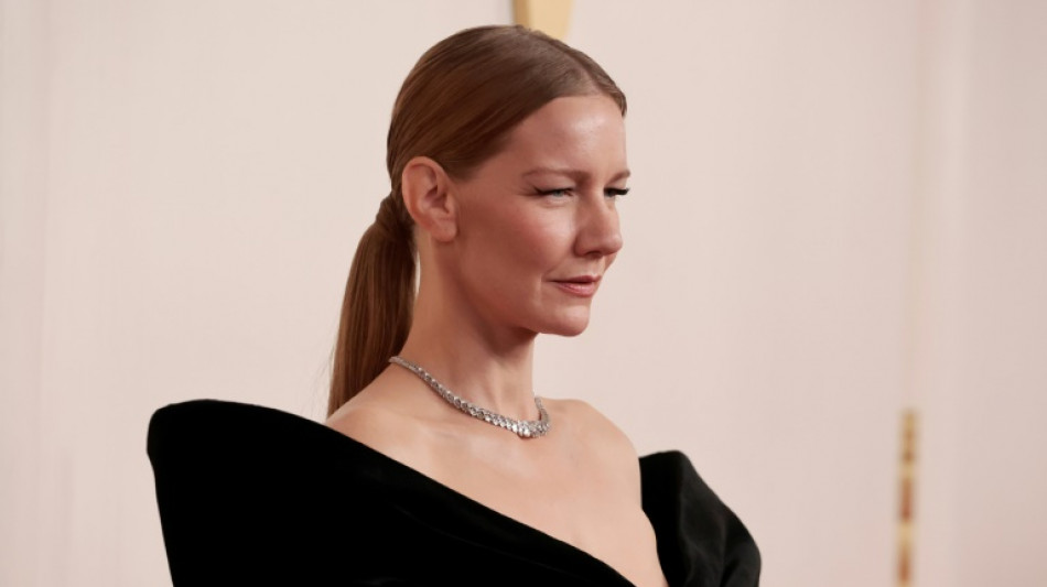 El eterno negro, los metalizados y las sirenas deslumbran en la alfombra de los &Oacute;scar