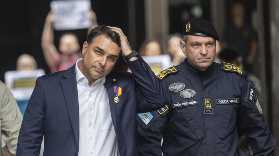 Brasile, lo scandalo Banco Master travolge Flavio Bolsonaro nei sondaggi