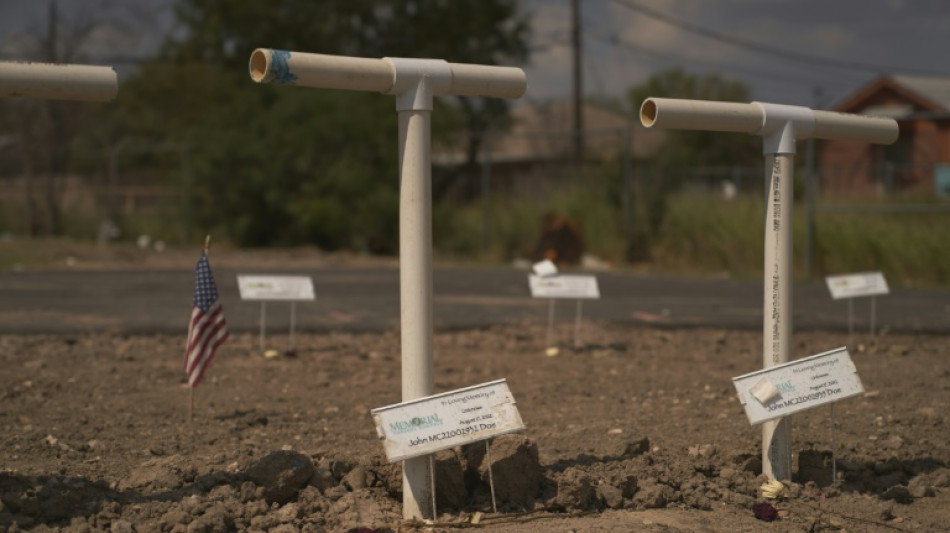Tumbas an&oacute;nimas, el final de algunos migrantes en la frontera de EEUU