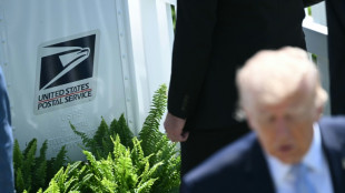 Funcion&aacute;rio do Servi&ccedil;o Postal acusa governo Trump de colocar em risco o voto por correio