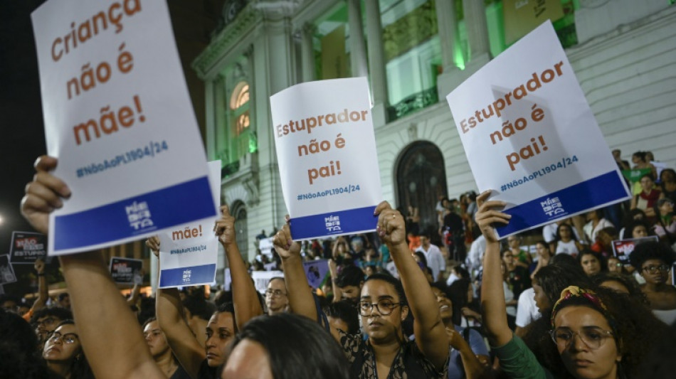 "Ni&ntilde;a no es madre": protestan contra un proyecto que endurece las penas por aborto en Brasil