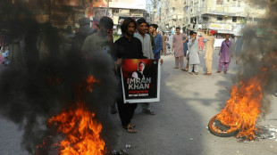 Paquistão vive dia de protestos após prisão de ex-primeiro-ministro