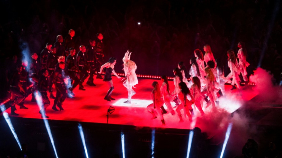 Lady Gaga incendeia Rio de Janeiro em megashow gratuito