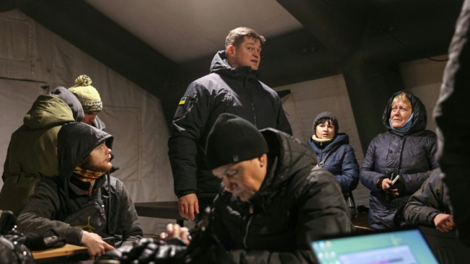 Zelenski visita el este de Ucrania, donde sus tropas libran dif&iacute;cil batalla contra Rusia