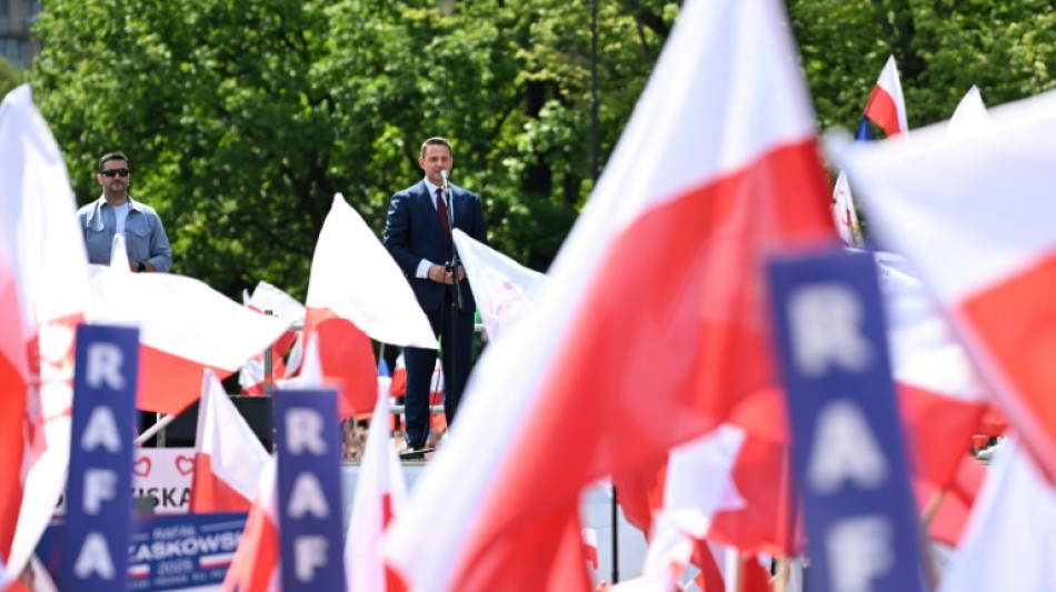 Candidatos demonstram for&ccedil;a uma semana antes do 2&ordm; turno presidencial na Pol&ocirc;nia