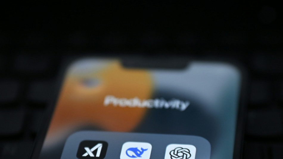 ChatGPT e outros chatbots de IA são usados como fonte de informação entre os mais jovens, diz estudo