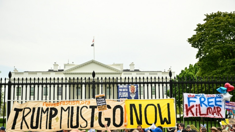 Milhares saem &agrave;s ruas nos EUA em nova onda de protestos contra Trump