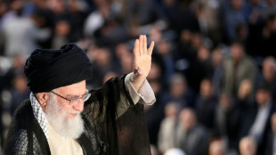 L&iacute;deres iranianos prestam tributo ao falecido guia supremo Ali Khamenei