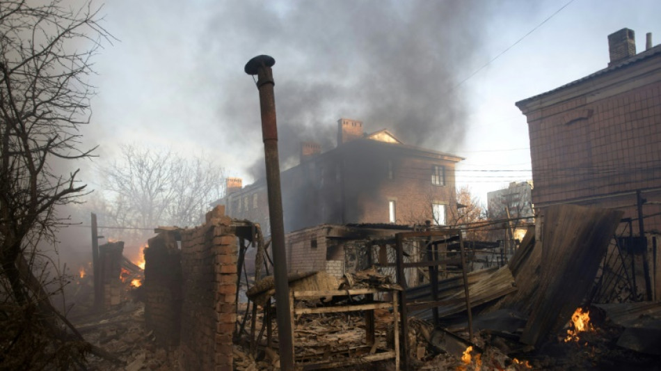 Ukraine : Zelensky pr&egrave;s du front, nouvelle attaque au drone sur une base russe